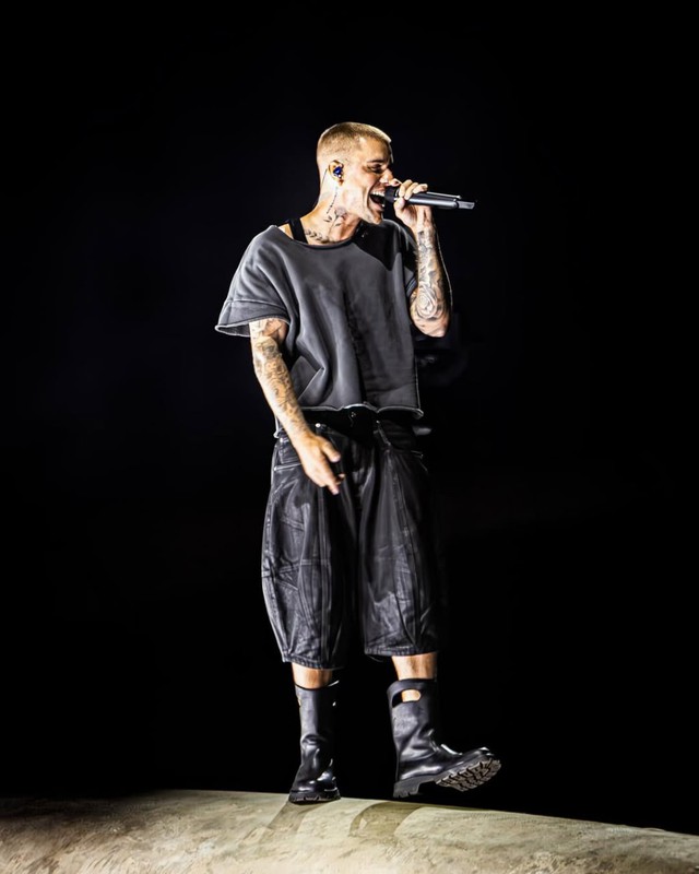 Bật nhạc YouTube h&aacute;t karaoke tại Coachella, điều ko ai cấm nhưng chỉ Justin Bieber mới d&aacute;m l&agrave;m - Ảnh 1.