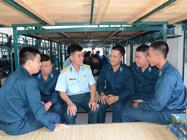 Để gi&aacute;o dục ch&iacute;nh trị, tư tưởng s&aacute;t hơn với bộ đội - Ảnh 3.