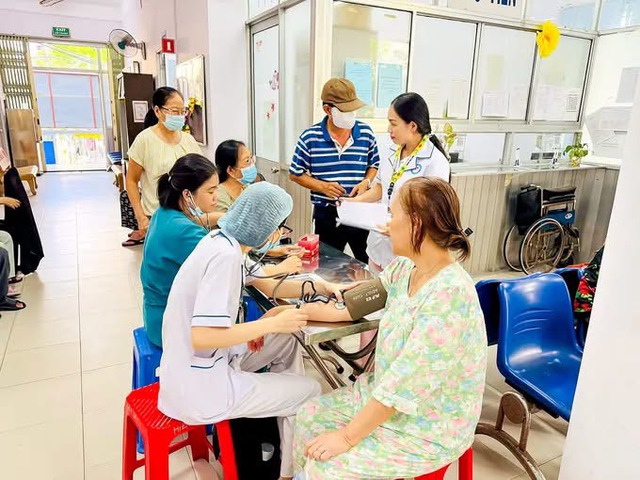 Th&agrave;nh phố Hồ Ch&iacute; Minh sẵn s&agrave;ng kh&aacute;m sức khỏe cho hơn 15 triệu d&acirc;n: Bước chuyển mạnh mẽ từ chữa bệnh sang ph&ograve;ng bệnh chủ động - Ảnh 1.