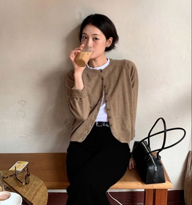 Tiền kh&oacute; kiếm v&agrave; qu&aacute; 