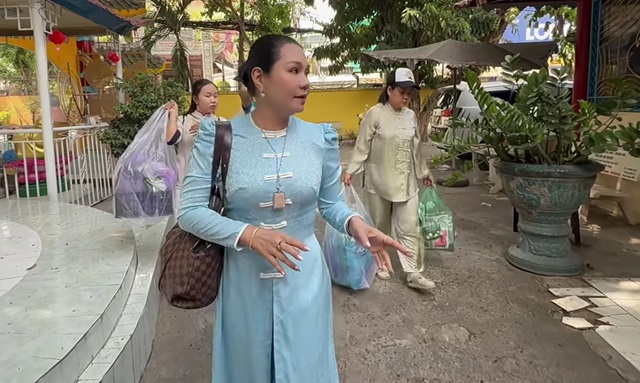 Nữ NSƯT giàu có làm một việc trước khi về Mỹ- Ảnh 1. Nữ NSƯT giàu có làm một việc trước khi về Mỹ- Ảnh 1.