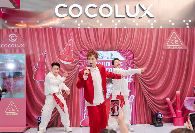 CongB “bùng cháy” tại sự kiện Cocolux x 3CE: Gen Z phủ kín flagship Cocolux - Ảnh 1.