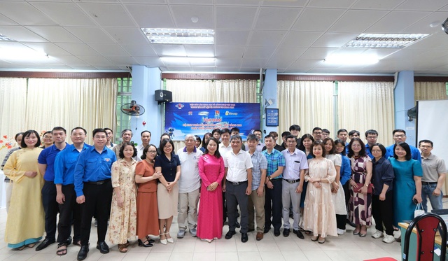 Tọa đ&agrave;m v&agrave; triển l&atilde;m s&aacute;ch tại Thư viện Viện H&agrave;n l&acirc;m, H&agrave; Nội - Ảnh 1.