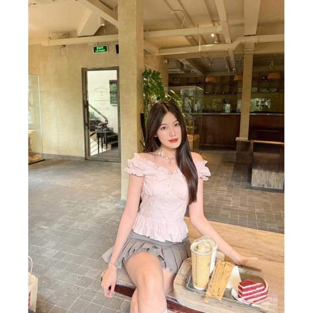 Kh&ocirc;ng cộp m&aacute;c "b&aacute;nh b&egrave;o": &Aacute;o ren b&egrave;o nh&uacute;n h&egrave; 2026 được mặc theo c&aacute;ch tinh tế v&agrave; c&oacute; gu hơn bao giờ hết- Ảnh 7.