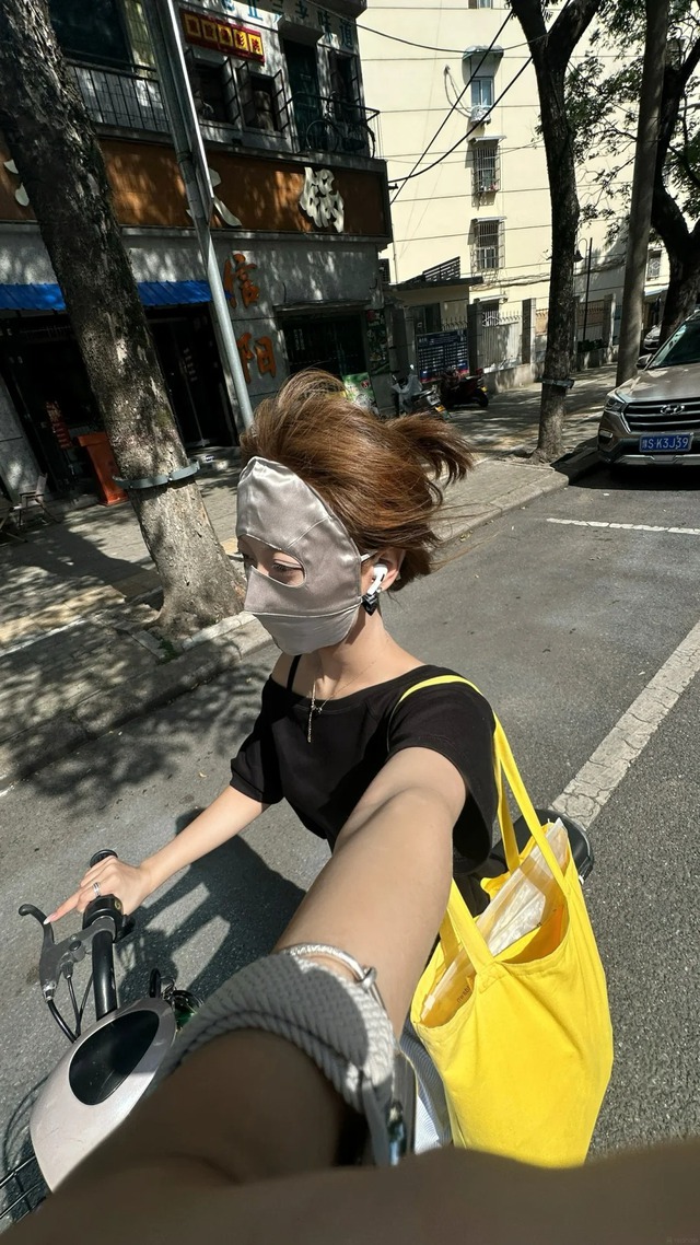 5 khoảnh khắc trong ng&agrave;y bạn "qu&ecirc;n" chống nắng, v&agrave; da đang &acirc;m thầm sạm đi từ đ&oacute;- Ảnh 2.