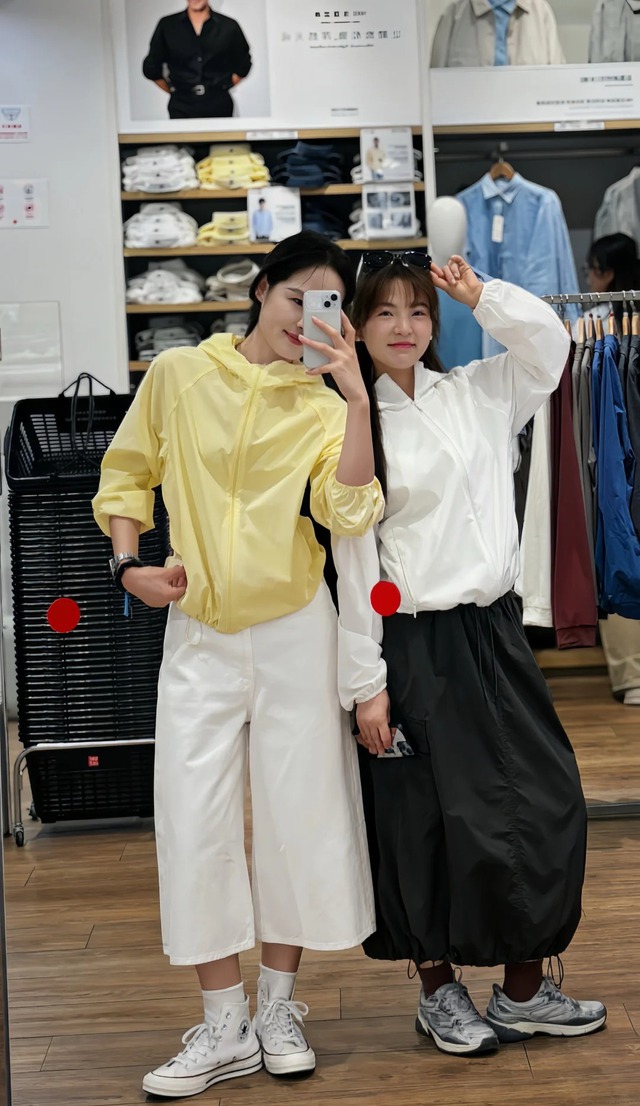 Ra ngo&agrave;i 30 ph&uacute;t th&ocirc;i nhưng da xuống tone thấy r&otilde;: Đ&acirc;y l&agrave; c&aacute;ch phụ nữ Nhật chống nắng mỗi ng&agrave;y - Ảnh 5.