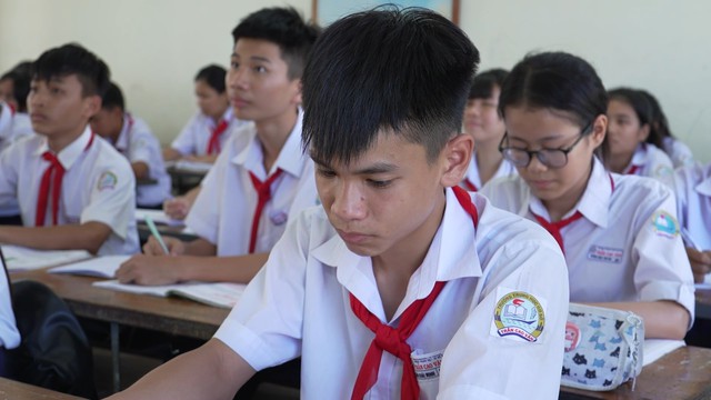 Nam NSƯT bật kh&oacute;c tr&ecirc;n truyền h&igrave;nh- Ảnh 2.