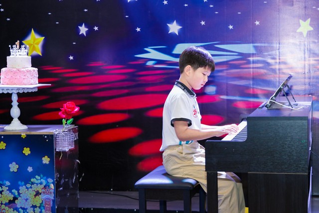 Khương Khương Quốc Trường: Tài năng nhí Lâm Đồng đam mê piano cổ điển- Ảnh 4. Khương Khương Quốc Trường: Tài năng nhí Lâm Đồng đam mê piano cổ điển- Ảnh 4.