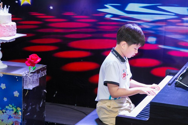 Khương Khương Quốc Trường: Tài năng nhí Lâm Đồng đam mê piano cổ điển- Ảnh 2. Khương Khương Quốc Trường: Tài năng nhí Lâm Đồng đam mê piano cổ điển- Ảnh 2.