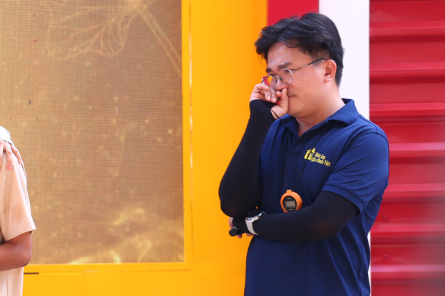 Nam NSƯT bật kh&oacute;c tr&ecirc;n truyền h&igrave;nh- Ảnh 3.