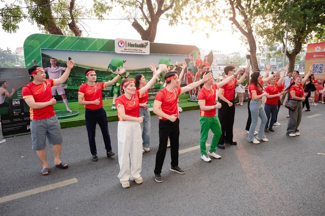 Herbalife Việt Nam tổ chức Fanzone tiếp lửa Đội tuyển Việt Nam trong trận đấu quan trọng gặp Malaysia tại v&ograve;ng loại Asian Cup 2027 - Ảnh 2.
