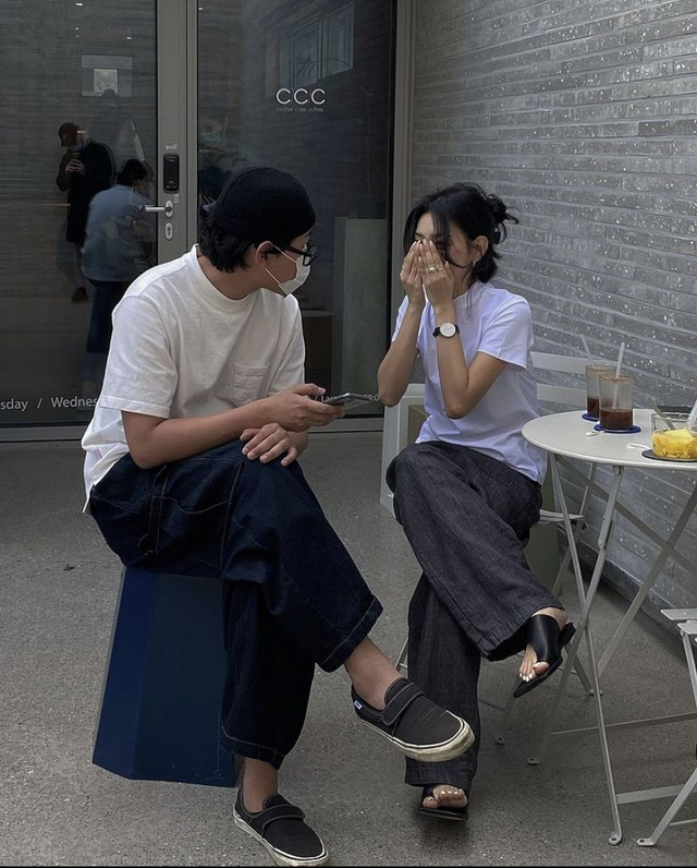 C&aacute;ch g&oacute;p &yacute; EQ cao khi thấy người kh&aacute;c qu&ecirc;n k&eacute;o kho&aacute; quần- Ảnh 1.