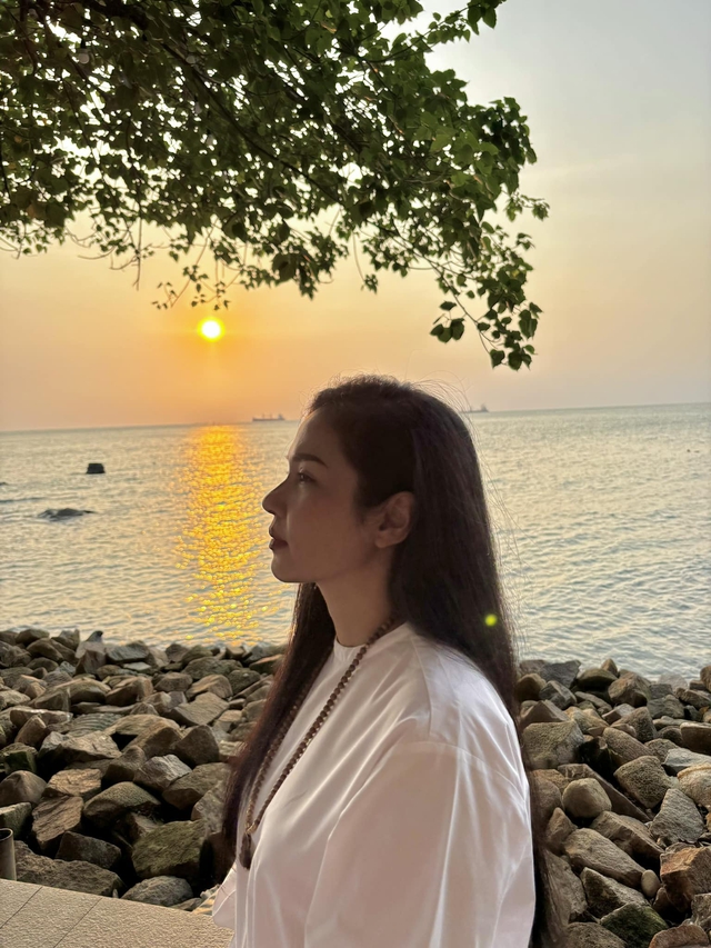 Đệ nhất mỹ nh&acirc;n Việt đ&igrave;nh đ&aacute;m một thời: "Tuổi thơ v&agrave; thanh xu&acirc;n của em đ&atilde; đủ hỷ nộ &aacute;i ố" - Ảnh 3.