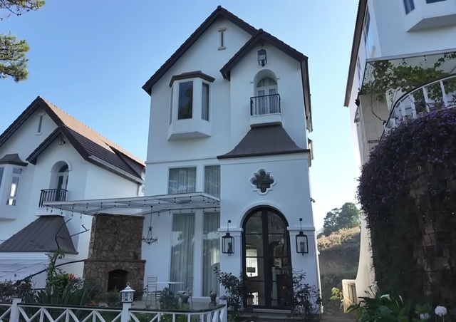 Cho&aacute;ng ngợp biệt thự hơn 20 tỷ của Lệ Quy&ecirc;n ở Đ&agrave; Lạt: "Trời ơi, đẹp qu&aacute;!" - Ảnh 2.