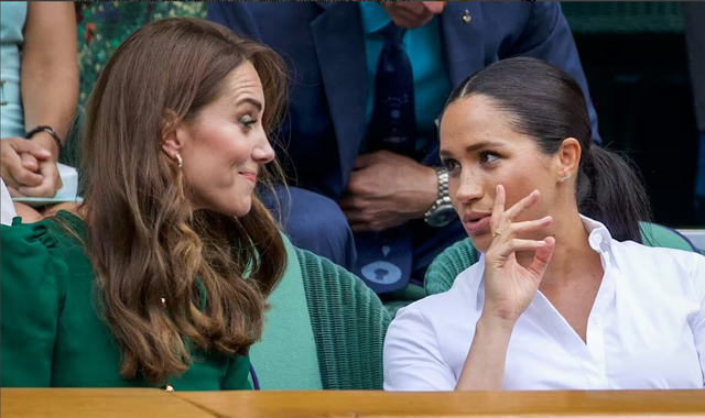 Meghan Markle nhận "tr&aacute;i đắng" tr&ecirc;n đất Mỹ: Cố gắng ph&ocirc; trương nhưng d&acirc;n t&igrave;nh chỉ quan t&acirc;m đến Vương phi Kate?- Ảnh 2.