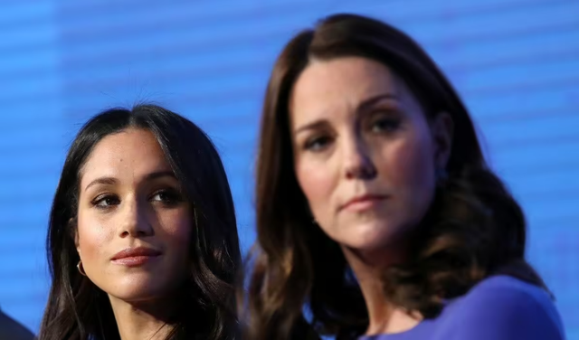 Meghan Markle nhận "tr&aacute;i đắng" tr&ecirc;n đất Mỹ: Cố gắng ph&ocirc; trương nhưng d&acirc;n t&igrave;nh chỉ quan t&acirc;m đến Vương phi Kate?- Ảnh 3.