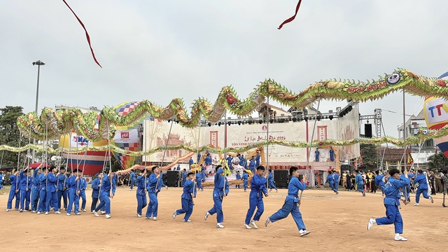 G&igrave;n giữ hồn cốt d&acirc;n tộc qua Lễ rước &ndash; tế &ndash; d&acirc;ng hương Đức Quốc Tổ Lạc Long Qu&acirc;n - Ảnh 4.