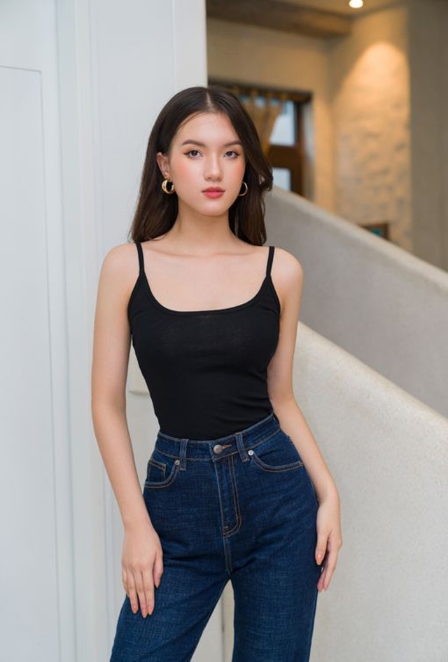 "Bad girl" Cbiz bước xuống xe hơi khiến triệu người th&iacute;ch: Mặc đơn giản th&ocirc;i m&agrave; cuốn khỏi b&agrave;n - Ảnh 7.