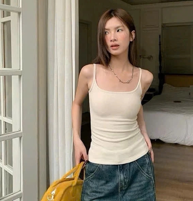 "Bad girl" Cbiz bước xuống xe hơi khiến triệu người th&iacute;ch: Mặc đơn giản th&ocirc;i m&agrave; cuốn khỏi b&agrave;n - Ảnh 6.