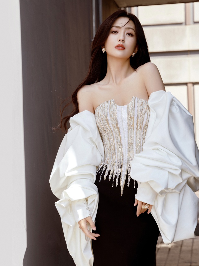 Mẹ đơn th&acirc;n showbiz "cấm cả nước n&oacute;i xấu m&igrave;nh": 1 ph&uacute;t x&oacute;a 1.000 b&agrave;i "b&oacute;c phốt" g&acirc;y cho&aacute;ng v&aacute;ng, ng&agrave;y ly h&ocirc;n mua liền biệt phủ 3.000m2 ăn mừng  - Ảnh 7.