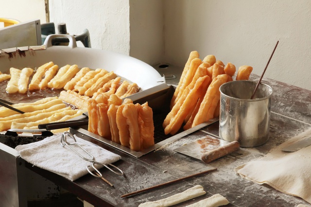 B&aacute;c sĩ Nhi khoa cảnh b&aacute;o: Khẩn trương loại bỏ ngay 3 loại "bữa s&aacute;ng độc hại" đang &acirc;m thầm "đ&aacute;nh cắp" chiều cao của trẻ - Ảnh 1.