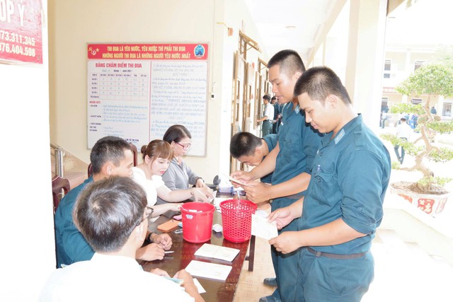 C&aacute;n bộ, đo&agrave;n vi&ecirc;n, thanh ni&ecirc;n Sư đo&agrave;n 372 xung k&iacute;ch tham gia hiến m&aacute;u t&igrave;nh nguyện năm 2026 - Ảnh 3.