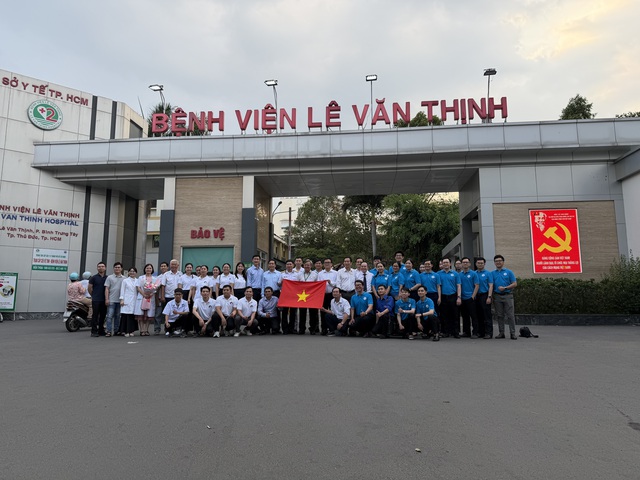 H&agrave;nh tr&igrave;nh &ldquo;chiến sĩ &aacute;o trắng&rdquo; giữa tr&ugrave;ng khơi: khi y đức h&ograve;a quyện c&ugrave;ng t&igrave;nh y&ecirc;u biển đảo - Ảnh 1.