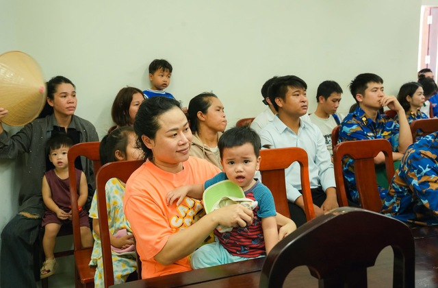 H&agrave;nh tr&igrave;nh &ldquo;chiến sĩ &aacute;o trắng&rdquo; giữa tr&ugrave;ng khơi: khi y đức h&ograve;a quyện c&ugrave;ng t&igrave;nh y&ecirc;u biển đảo - Ảnh 4.