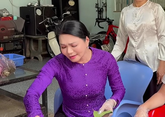 Nữ NSƯT giàu có: "Tôi dời vé lại, khỏi bay về Mỹ luôn"- Ảnh 2. Nữ NSƯT giàu có: "Tôi dời vé lại, khỏi bay về Mỹ luôn"- Ảnh 2.
