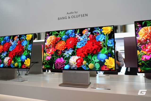 Tr&ecirc;n tay m&agrave;n h&igrave;nh flagship TCL 32X3A: "Con qu&aacute;i vật" với c&ocirc;ng nghệ OLED+, 4K 240Hz v&agrave; t&iacute;ch hợp loa Bang & Olufsen - Ảnh 1.