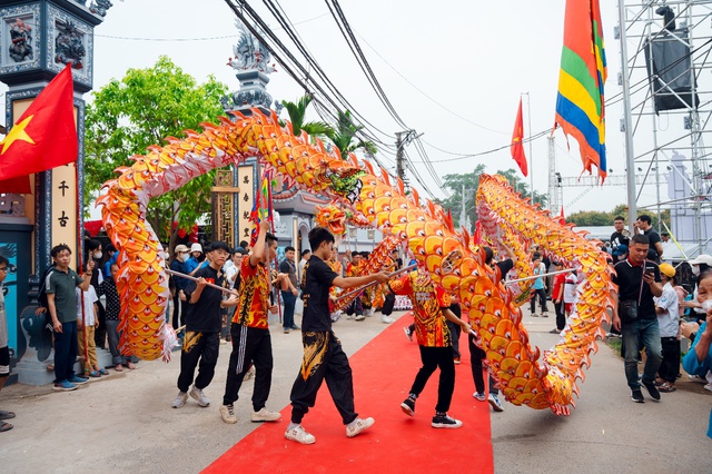 PH&Aacute;T HUY GI&Aacute; TRỊ VĂN H&Oacute;A TRUYỀN THỐNG - NỀN TẢNG CHO PH&Aacute;T TRIỂN BỀN VỮNG TỪ THỰC TIỄN LỄ HỘI L&Agrave;NG PHƯƠNG BẢNG, X&Atilde; SƠN ĐỒNG, TH&Agrave;NH PHỐ H&Agrave; NỘI  - Ảnh 4.