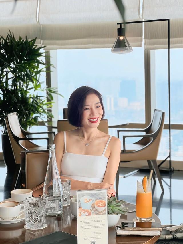 Nhan sắc hoa kh&ocirc;i Việt cưới đại gia "ngh&egrave;o nhất trong số những người theo đuổi" - Ảnh 10.