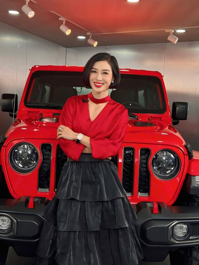 Nhan sắc hoa kh&ocirc;i Việt cưới đại gia "ngh&egrave;o nhất trong số những người theo đuổi" - Ảnh 4.