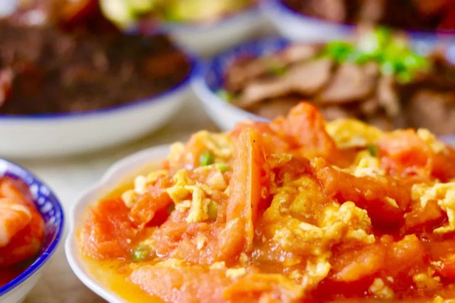 Ng&agrave;y n&agrave;o cũng ăn trứng x&agrave;o c&agrave; chua kiểu n&agrave;y, 2 &ocirc;ng ch&aacute;u c&ugrave;ng mắc tiểu đường: B&aacute;c sĩ cảnh b&aacute;o 3 m&oacute;n quen thuộc dễ đẩy đường huyết tăng vọt- Ảnh 1.