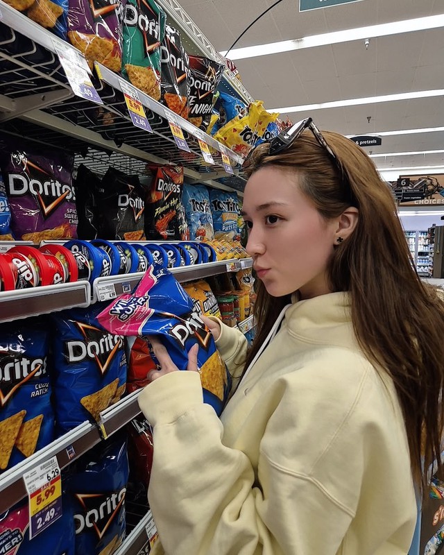 &ldquo;C&ocirc;ng ch&uacute;a lai&rdquo; đầu ti&ecirc;n của showbiz: Bị cấm hoạt động suốt 4 năm, nay l&agrave;m ca sĩ mạng với 228 người h&acirc;m mộ - Ảnh 8.