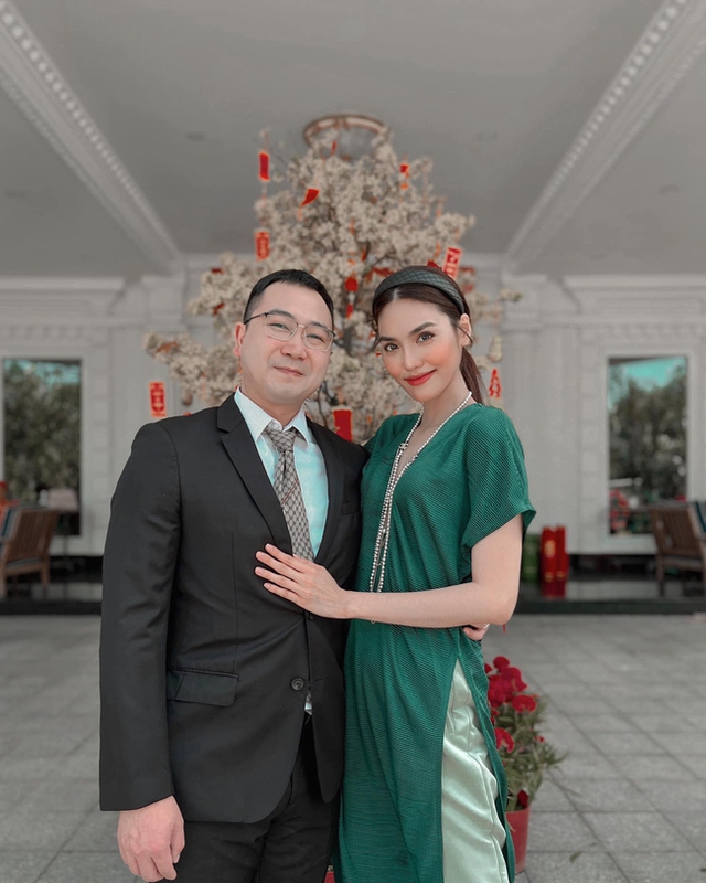 Mỹ nh&acirc;n 26 tuổi cưới ch&aacute;u trai gia tộc gi&agrave;u bậc nhất Việt Nam: Sống trong dinh thự d&aacute;t v&agrave;ng, s&acirc;n nh&agrave; đủ đỗ chục chiếc xe hơi- Ảnh 1.