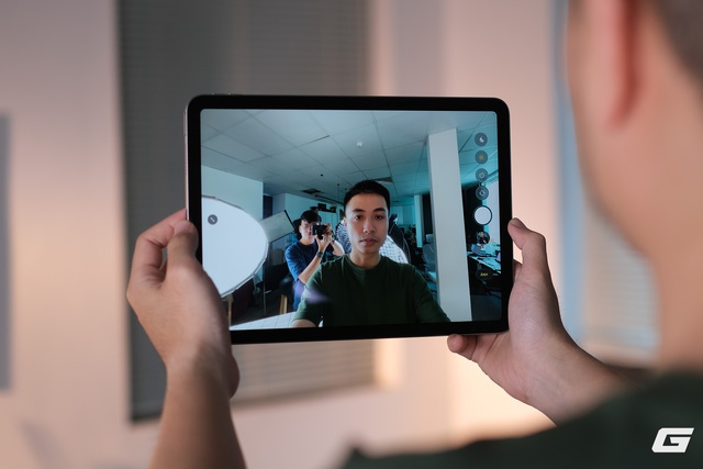 Tr&ecirc;n tay iPad Air M4: Giữ nguy&ecirc;n gần như mọi thứ, nhưng RAM 12GB v&agrave; chip M4 mới l&agrave; l&yacute; do đ&aacute;ng n&acirc;ng cấp- Ảnh 9.
