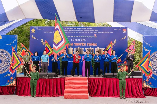 H&agrave;nh tr&igrave;nh &ldquo;Tự h&agrave;o n&ograve;i giống Ti&ecirc;n Rồng&rdquo; 2026: Nơi ngọn lửa cội nguồn rực ch&aacute;y trong tim tuổi trẻ th&agrave;nh phố Hồ Ch&iacute; Minh - Ảnh 7.