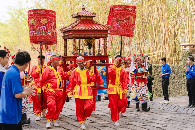 H&agrave;nh tr&igrave;nh &ldquo;Tự h&agrave;o n&ograve;i giống Ti&ecirc;n Rồng&rdquo; 2026: Nơi ngọn lửa cội nguồn rực ch&aacute;y trong tim tuổi trẻ th&agrave;nh phố Hồ Ch&iacute; Minh - Ảnh 2.