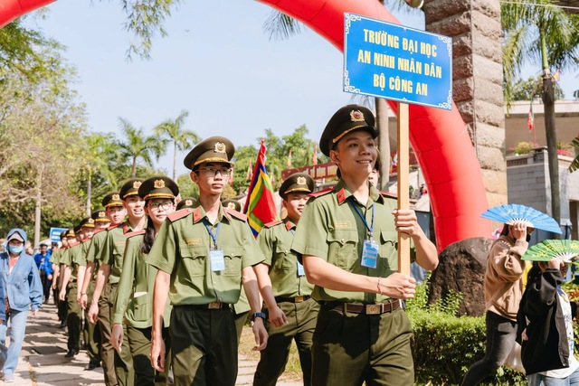 H&agrave;nh tr&igrave;nh &ldquo;Tự h&agrave;o n&ograve;i giống Ti&ecirc;n Rồng&rdquo; 2026: Nơi ngọn lửa cội nguồn rực ch&aacute;y trong tim tuổi trẻ th&agrave;nh phố Hồ Ch&iacute; Minh - Ảnh 6.