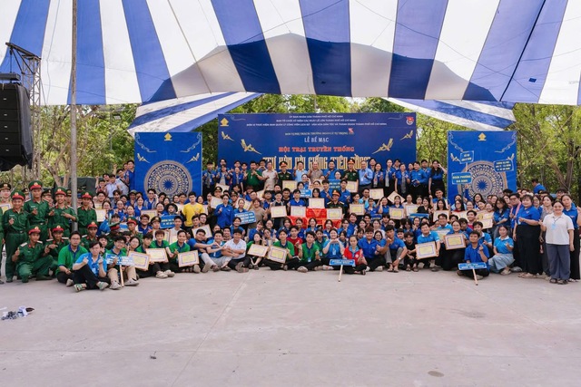 H&agrave;nh tr&igrave;nh &ldquo;Tự h&agrave;o n&ograve;i giống Ti&ecirc;n Rồng&rdquo; 2026: Nơi ngọn lửa cội nguồn rực ch&aacute;y trong tim tuổi trẻ th&agrave;nh phố Hồ Ch&iacute; Minh - Ảnh 9.