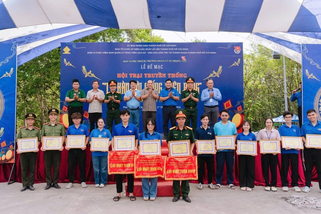 H&agrave;nh tr&igrave;nh &ldquo;Tự h&agrave;o n&ograve;i giống Ti&ecirc;n Rồng&rdquo; 2026: Nơi ngọn lửa cội nguồn rực ch&aacute;y trong tim tuổi trẻ th&agrave;nh phố Hồ Ch&iacute; Minh - Ảnh 8.