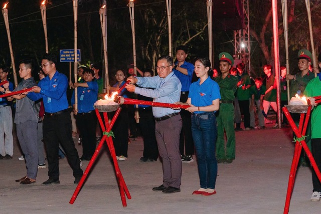 H&agrave;nh tr&igrave;nh &ldquo;Tự h&agrave;o n&ograve;i giống Ti&ecirc;n Rồng&rdquo; 2026: Nơi ngọn lửa cội nguồn rực ch&aacute;y trong tim tuổi trẻ th&agrave;nh phố Hồ Ch&iacute; Minh - Ảnh 4.