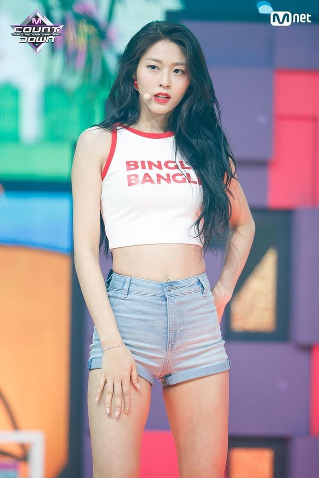 Showbiz t&igrave;m đỏ mắt kh&ocirc;ng ra ngọc nữ quốc d&acirc;n thứ hai: Body n&eacute;t căng từng v&ograve;ng, hết thời v&igrave; l&yacute; do "l&atilde;ng xẹt"- Ảnh 6.