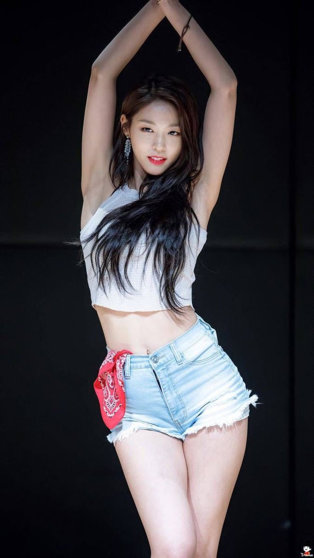 Showbiz t&igrave;m đỏ mắt kh&ocirc;ng ra ngọc nữ quốc d&acirc;n thứ hai: Body n&eacute;t căng từng v&ograve;ng, hết thời v&igrave; l&yacute; do "l&atilde;ng xẹt"- Ảnh 3.
