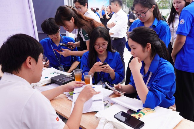 NG&Agrave;Y HỘI VIỆC L&Agrave;M THANH NI&Ecirc;N THỦ Đ&Ocirc; V&Agrave; TƯ VẤN HƯỚNG NGHIỆP NĂM 2026 TẠI PHƯỜNG T&Ugrave;NG THIỆN (TP. H&Agrave; NỘI): KẾT NỐI CƠ HỘI, ĐỊNH HƯỚNG TƯƠNG LAI  - Ảnh 6.