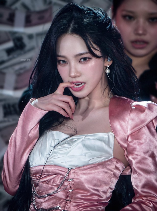 Cả triệu người sững sờ trước nhan sắc đẳng cấp của mỹ nhân đẹp hơn trí tuệ nhân tạo, visual cỡ này bảo sao cứ mãi hot! - Ảnh 2. Cả triệu người sững sờ trước nhan sắc đẳng cấp của mỹ nhân đẹp hơn trí tuệ nhân tạo, visual cỡ này bảo sao cứ mãi hot! - Ảnh 2.
