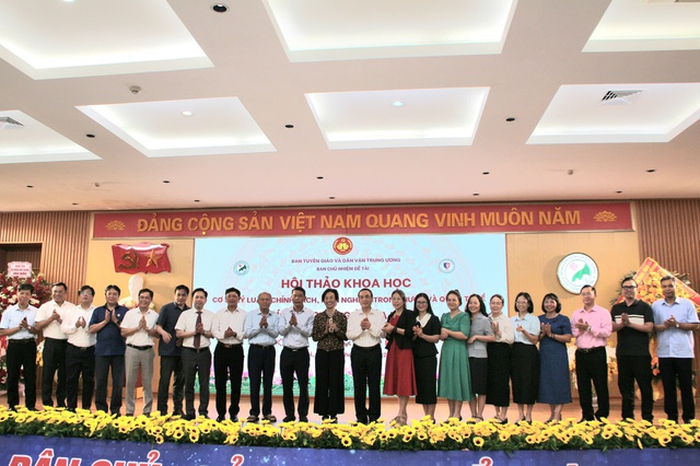 Hội thảo &ldquo;Cơ sở l&yacute; luận v&agrave; ch&iacute;nh s&aacute;ch của Đảng v&agrave; Nh&agrave; nước, kinh nghiệm trong nước v&agrave; quốc tế với việc th&iacute;ch ứng với gi&agrave; ho&aacute; d&acirc;n số&rdquo; - Ảnh 9.