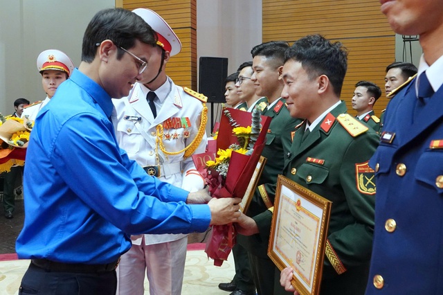 Đại tướng Phan Văn Giang: Khơi dậy kh&aacute;t vọng cống hiến, h&agrave;nh động theo 16 &ldquo;từ kh&oacute;a&rdquo; chiến lược - Ảnh 12.