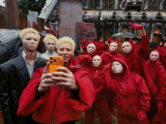 B&iacute; mật đằng sau MV "HVL" của MCK: 8 chiếc iPhone 17 Pro v&agrave; kỹ thuật quay 360 độ &ldquo;thế giới chưa ai từng l&agrave;m&rdquo; - Ảnh 8.